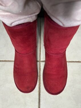 Dark Red Short Uggs size7